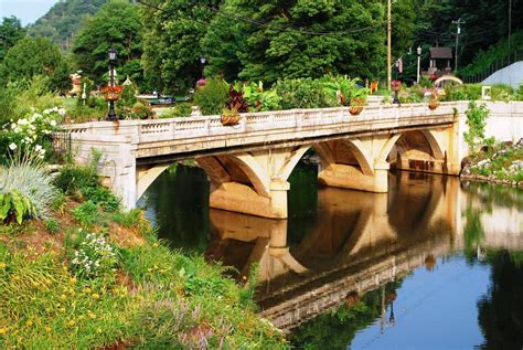 Lake lure flowering bridge - Jul 24, 2022 · The Rainbow Bridge is part of a larger experience on the Lake Lure Flowering Bridge in the North Carolina mountains. Pets are welcome to come with families to explore an expansive garden ... 